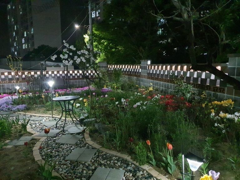 #58 [충남 아산] LED를 활용한 디자인 휀스형 담장+ 조경 (야간사진)