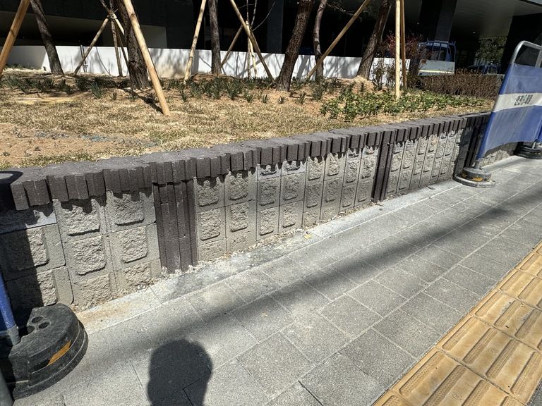 [경기 수원]  기어블럭으로 건물 1층 조경 및 화단